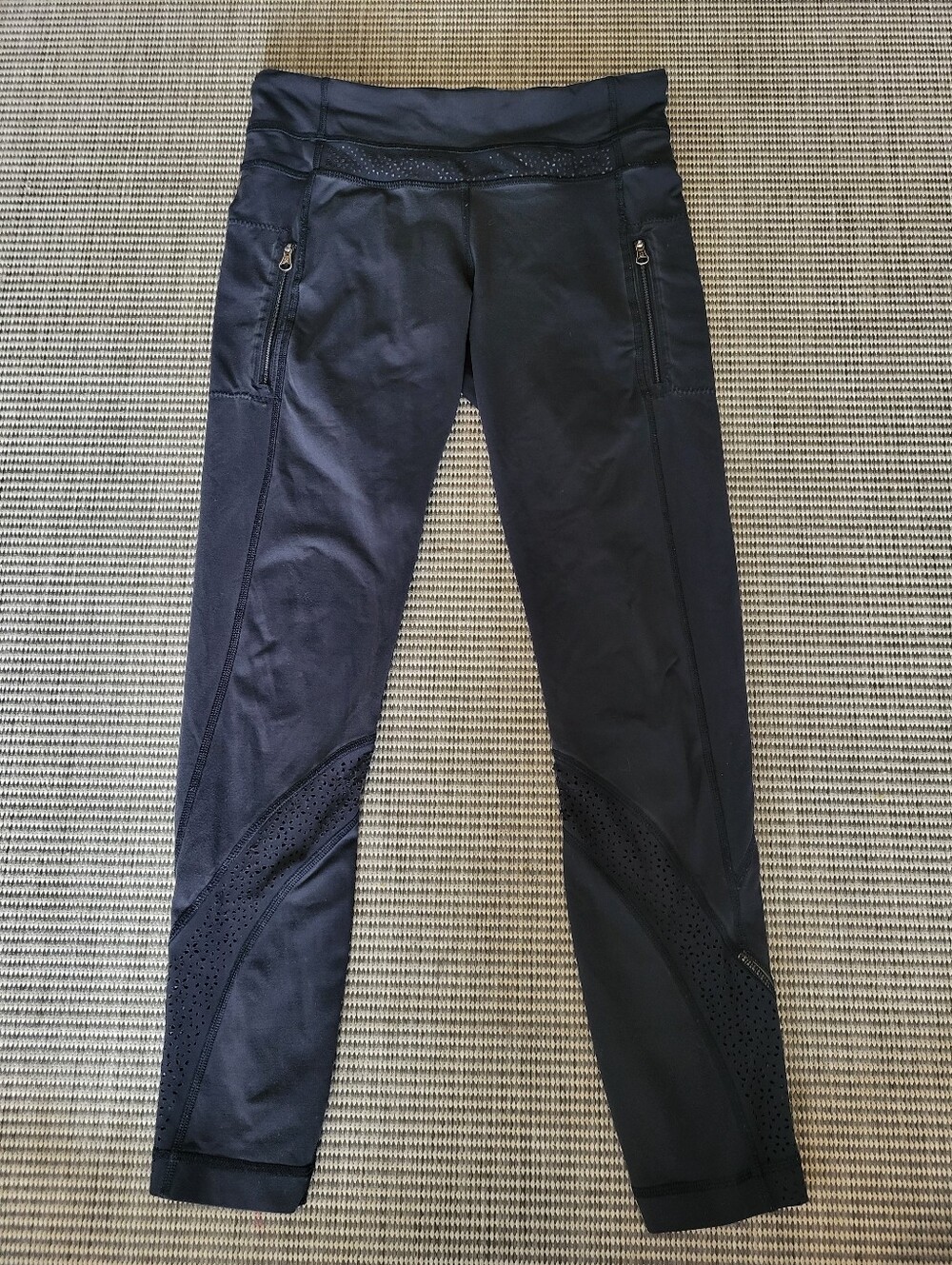 Lululemon Laser Cut Perforated Zipper Pocket Leggings Size 6 Black